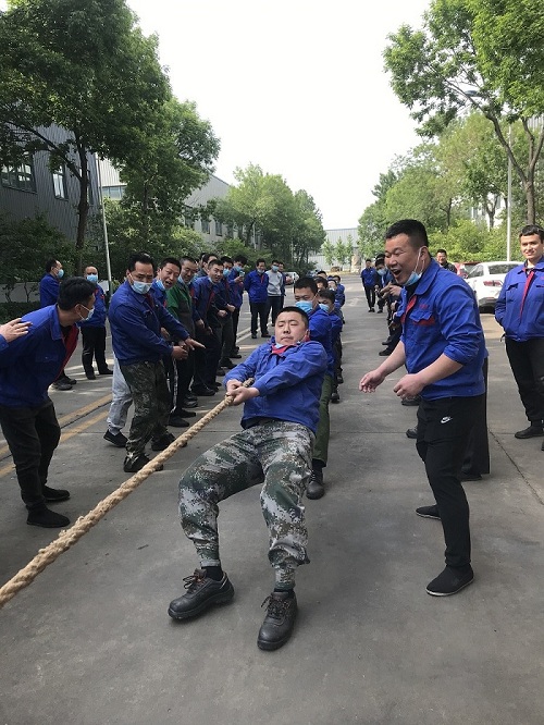 开云在线开户组织开展“喜迎二十大、建功新时代”职工拔河比赛活动